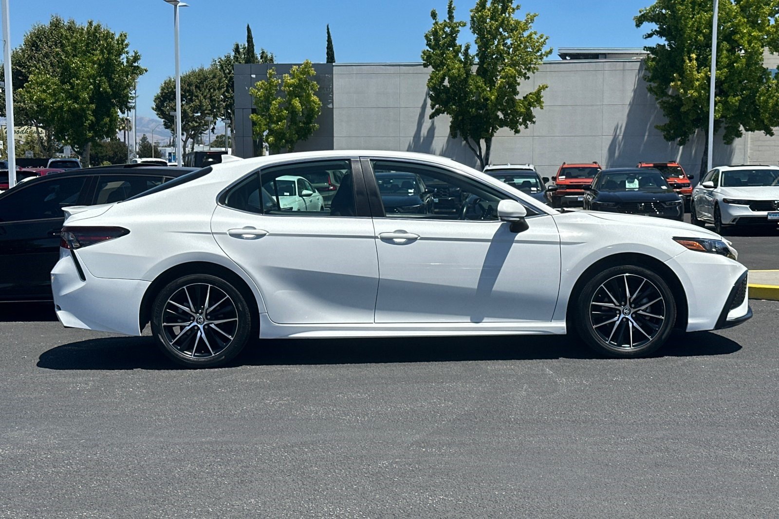 Used 2023 Toyota Camry SE FWD image 7