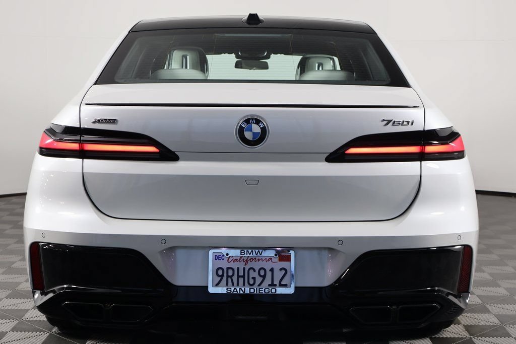 Certified 2025 BMW 760i xDrive w/ Executive Package AWD/4WD image 5