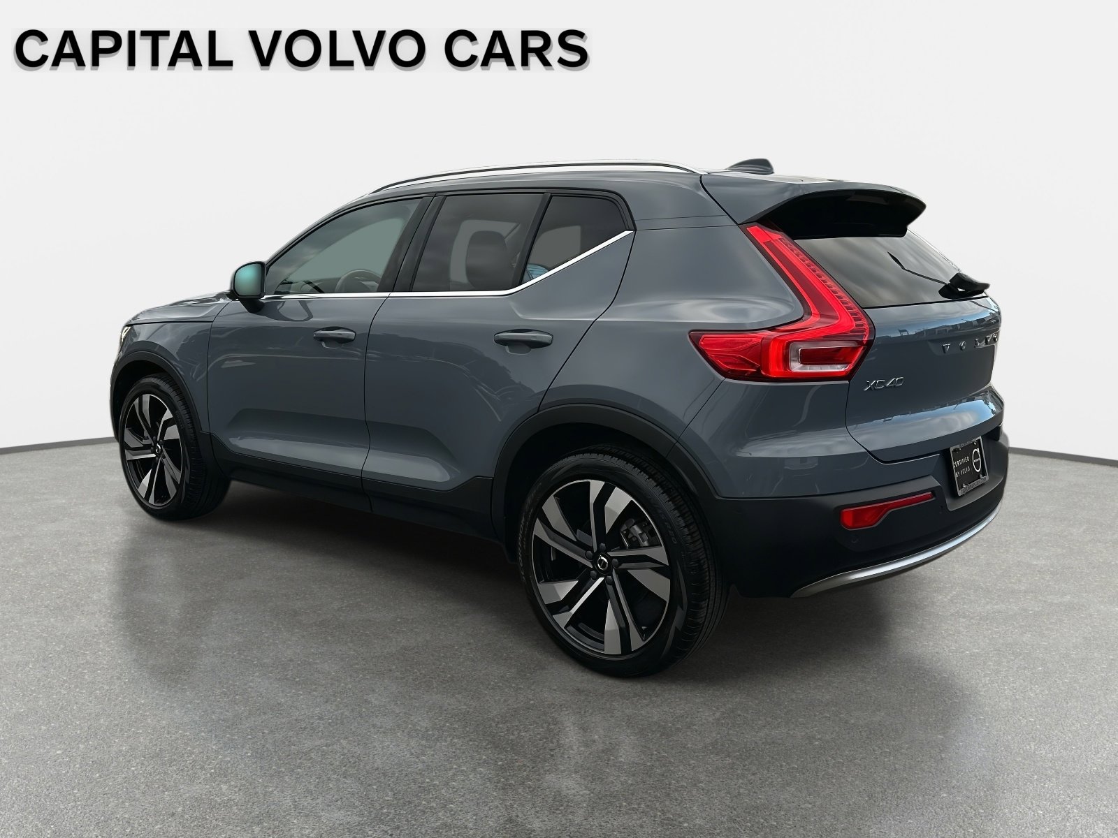 Certified 2023 Volvo XC40 B5 Ultimate w/ Protection Package Premier image 3