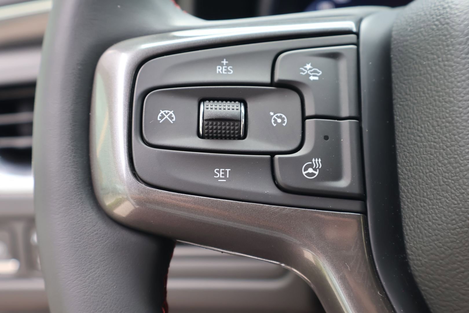 Used 2023 Chevrolet Suburban RST w/ Luxury Package RWD image 25