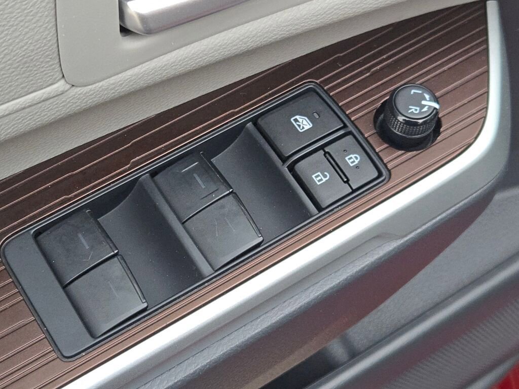 Used 2023 Toyota Sienna XLE image 24