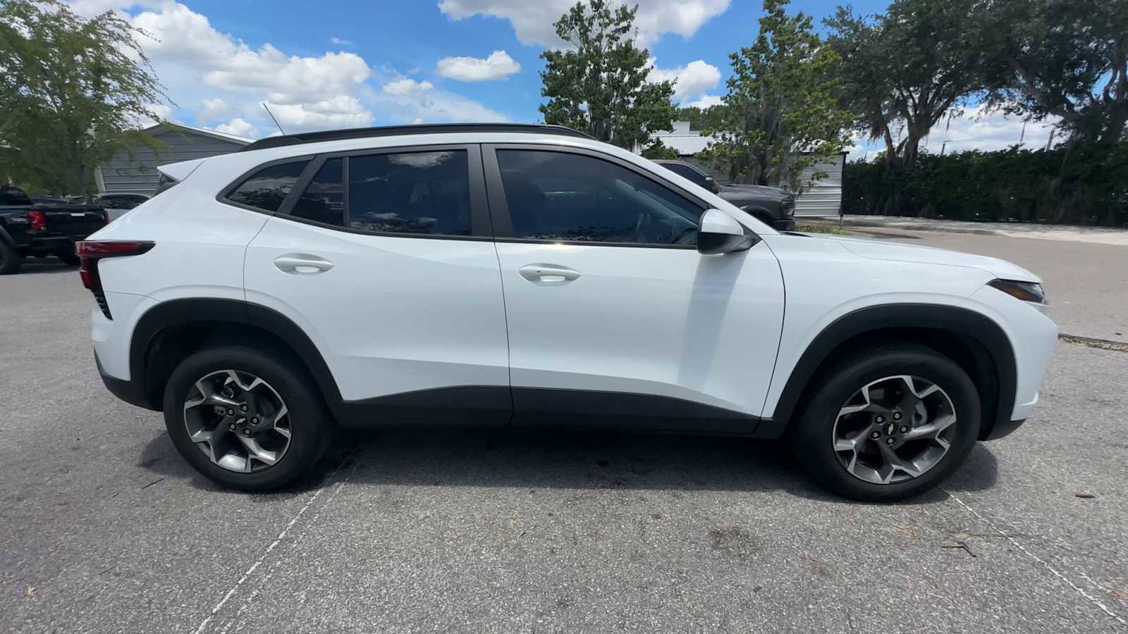 Used 2024 Chevrolet Trax LT w/ Driver Confidence Package FWD image 9