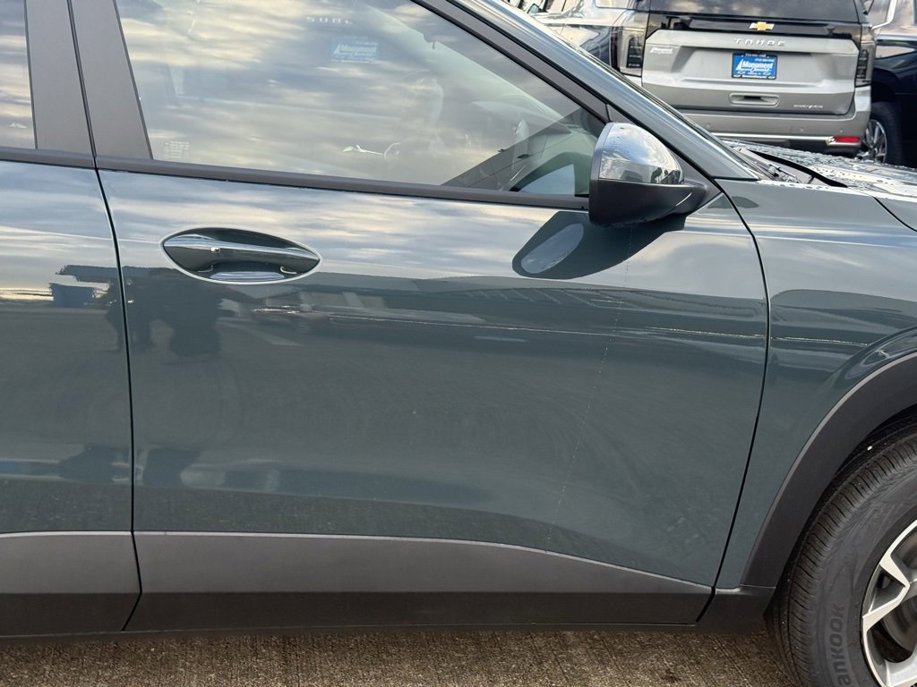 New 2026 Chevrolet Trax LT w/ Sunroof Package image 8