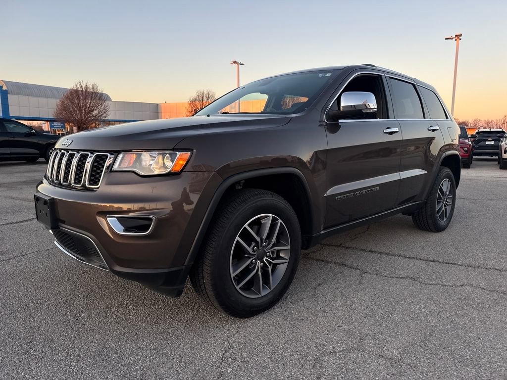 Used 2020 Jeep Grand Cherokee Limited w/ Luxury Group II image 2