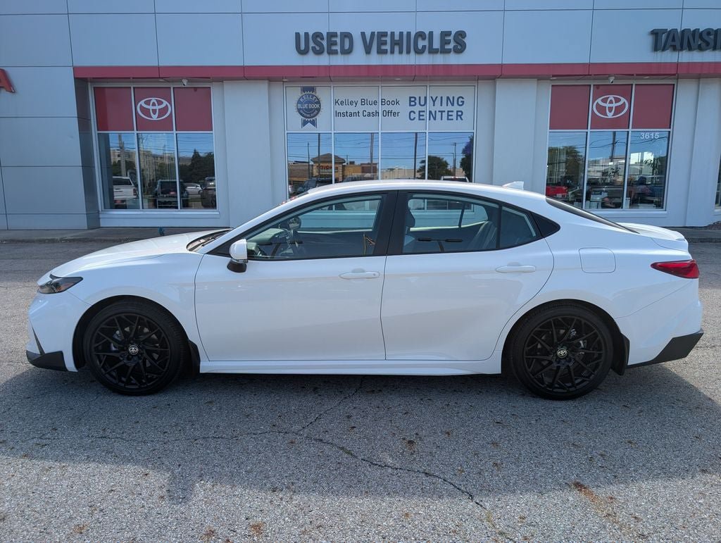 Used 2026 Toyota Camry SE FWD image 4