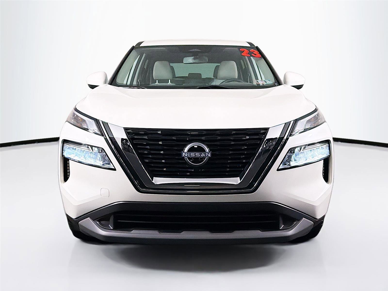 Used 2023 Nissan Rogue SV AWD/4WD image 2