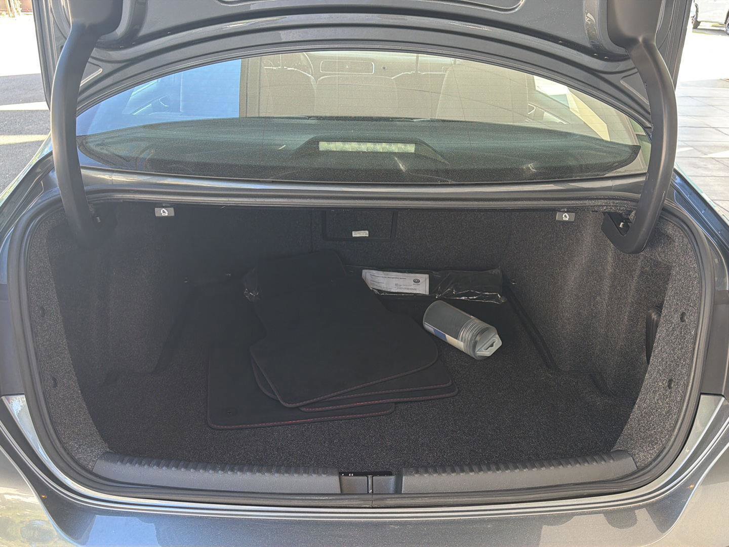 Used 2014 Volkswagen Jetta GLI Autobahn FWD image 14