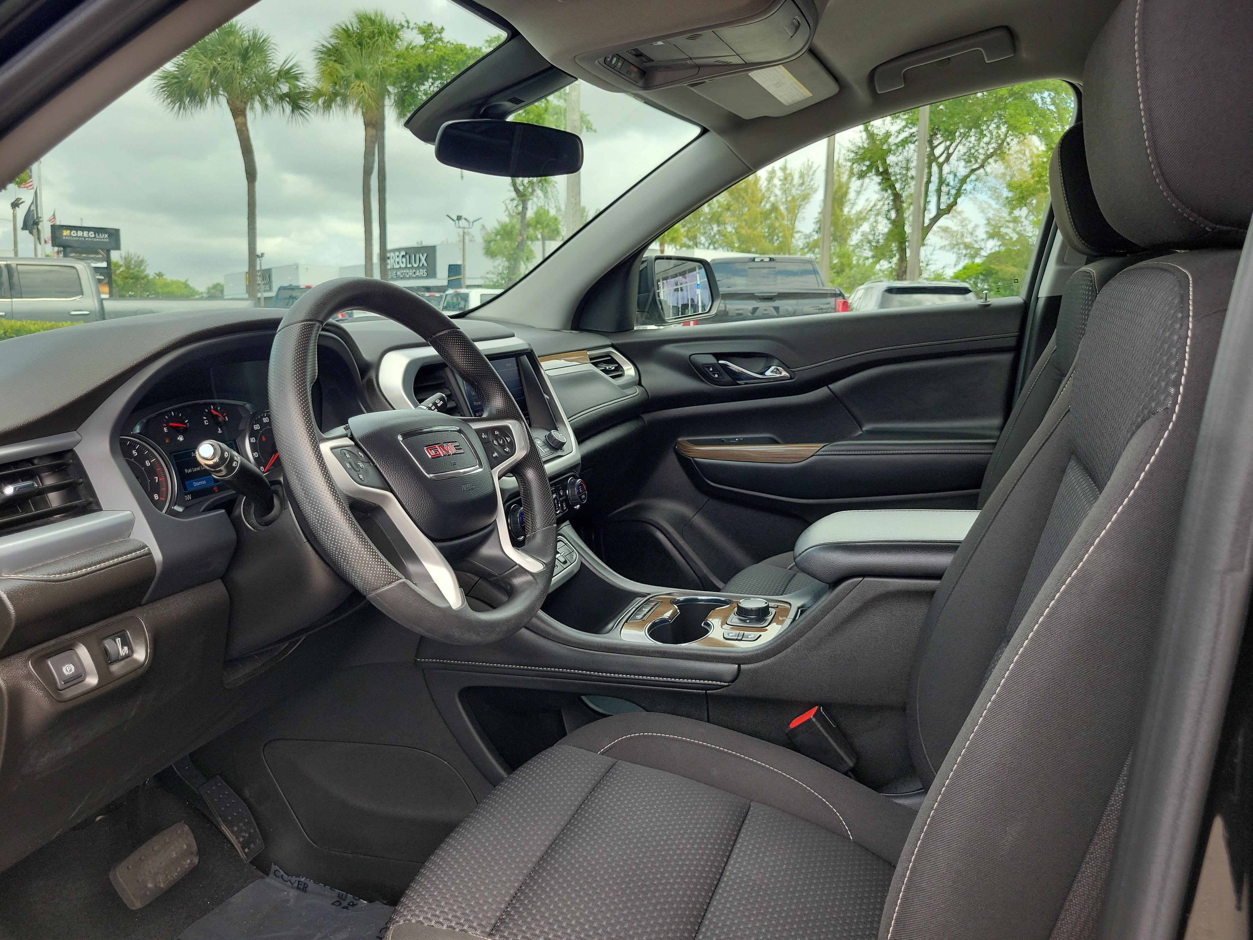 Used 2023 GMC Acadia SLE w/ Driver Convenience Package FWD image 11