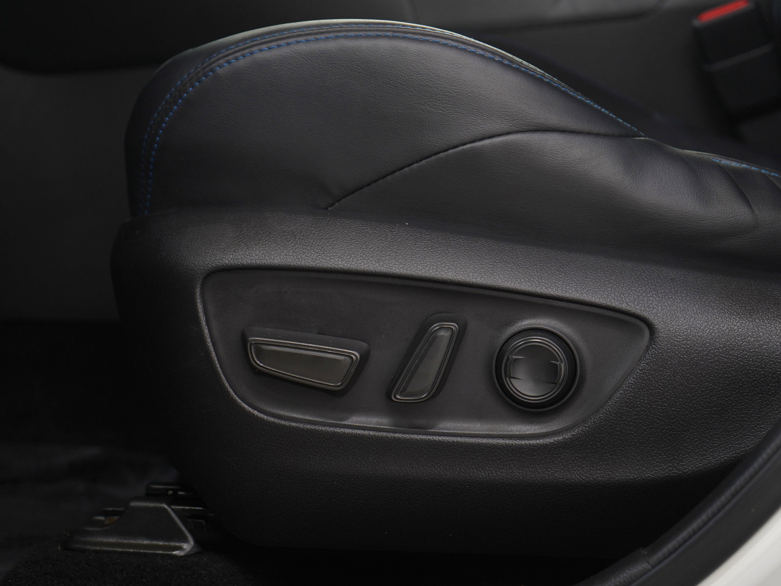 Used 2020 Toyota RAV4 XSE image 23