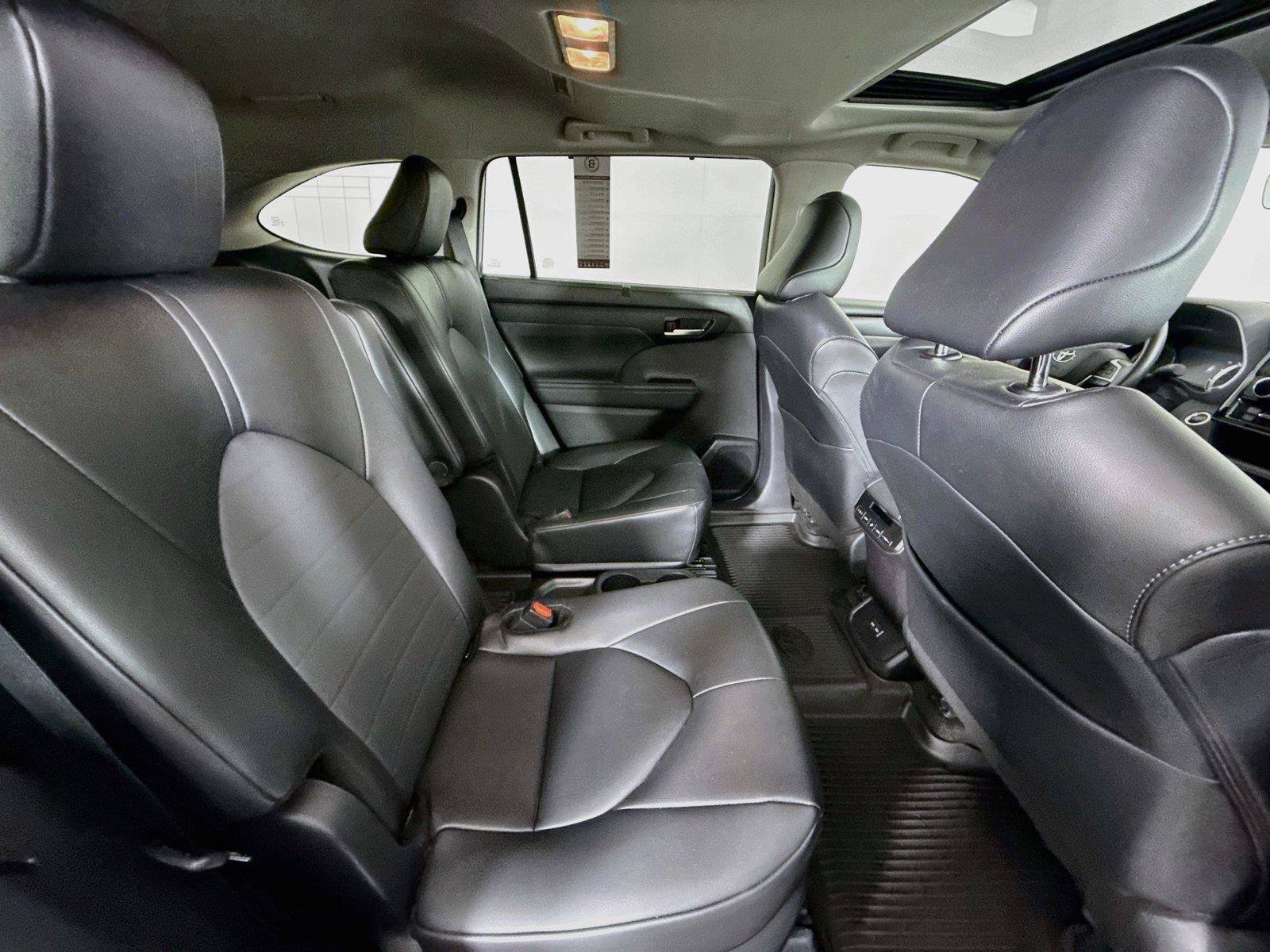 Certified 2025 Toyota Highlander XLE FWD image 45