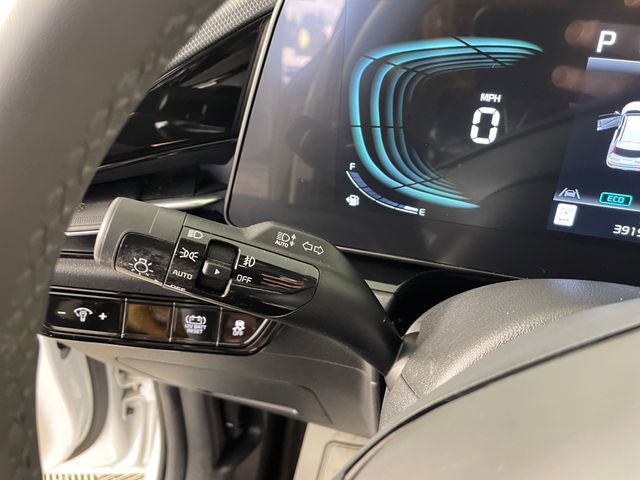 Certified 2023 Kia Niro EX Touring image 12