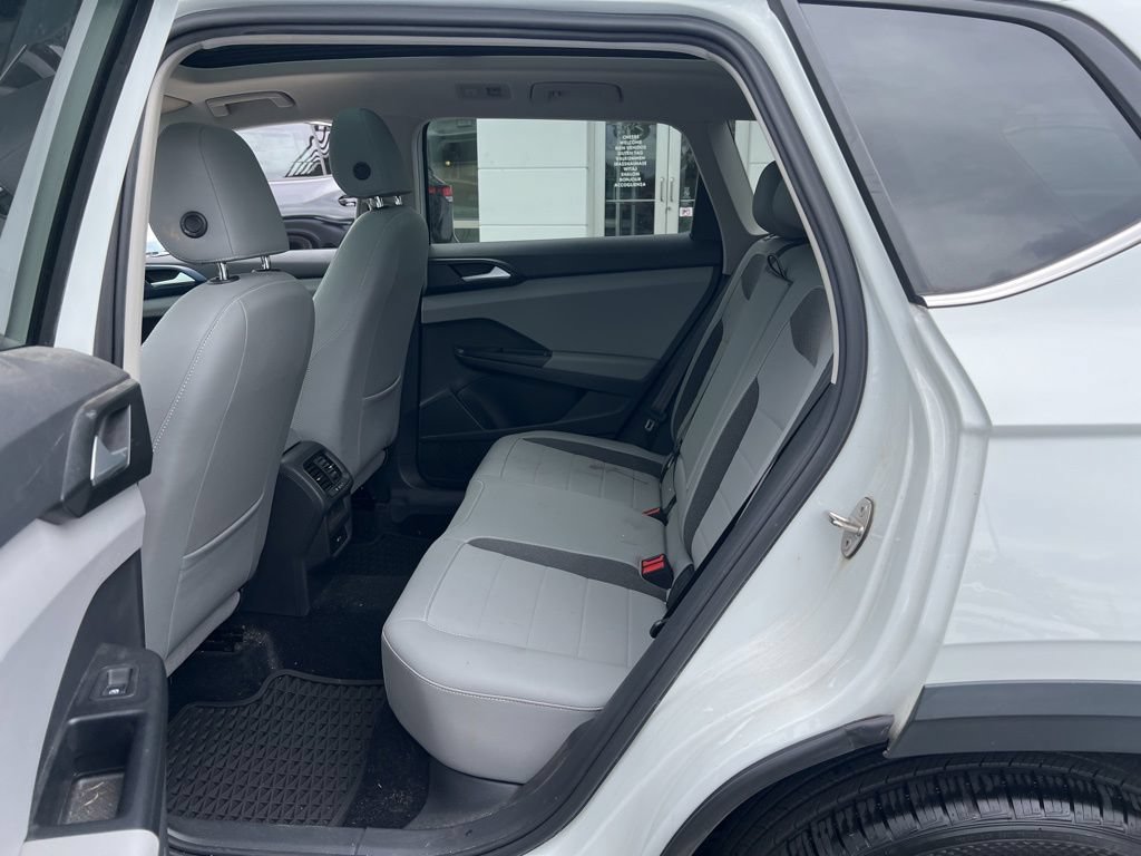 Used 2022 Volkswagen Taos SE FWD image 15