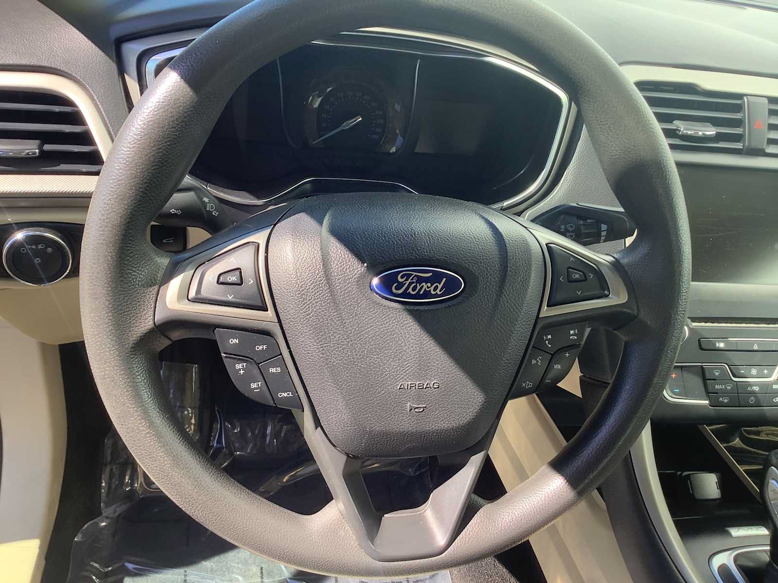Used 2016 Ford Fusion SE FWD image 15