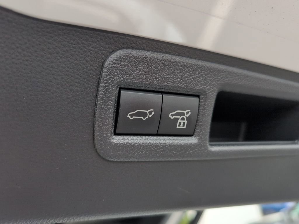 Used 2024 Toyota Venza Limited image 11