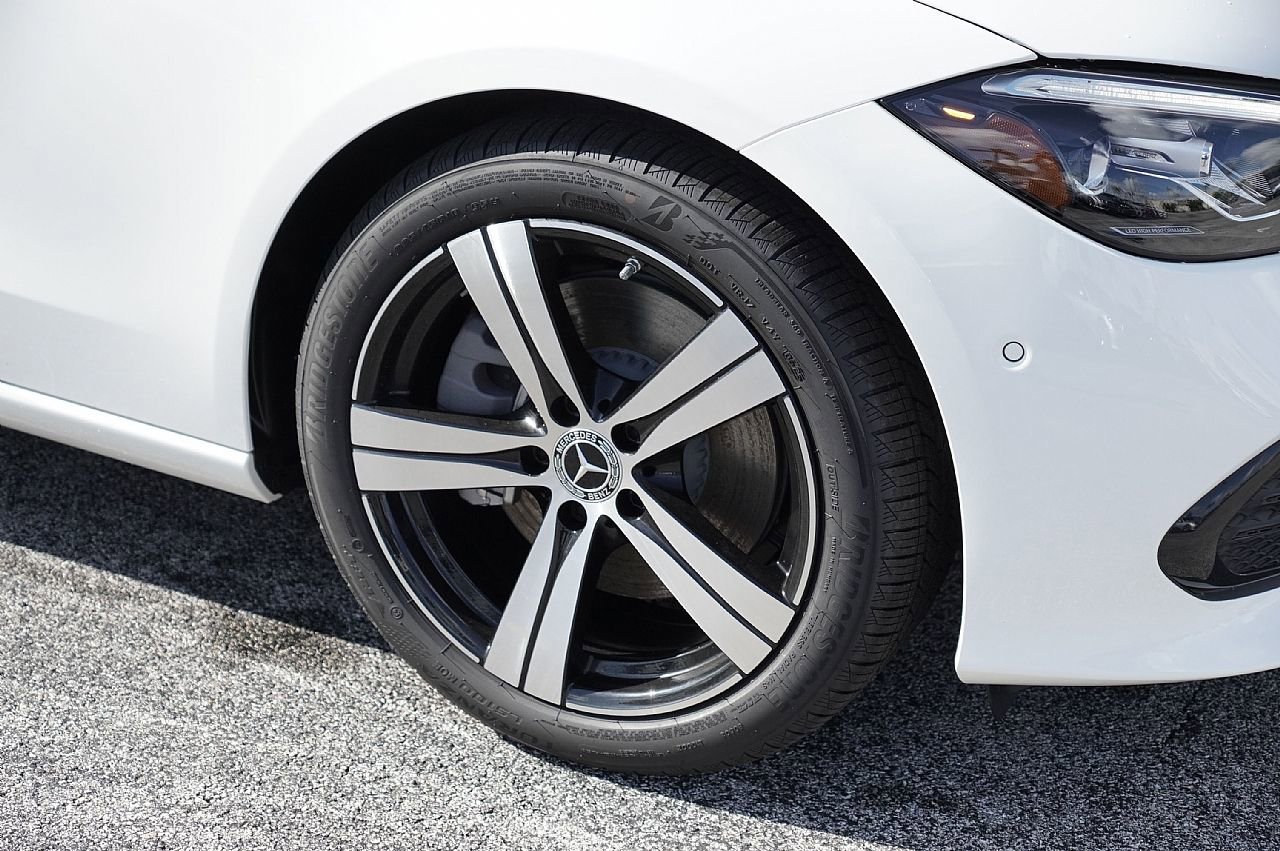 New 2025 Mercedes-Benz C 300 Sedan image 9