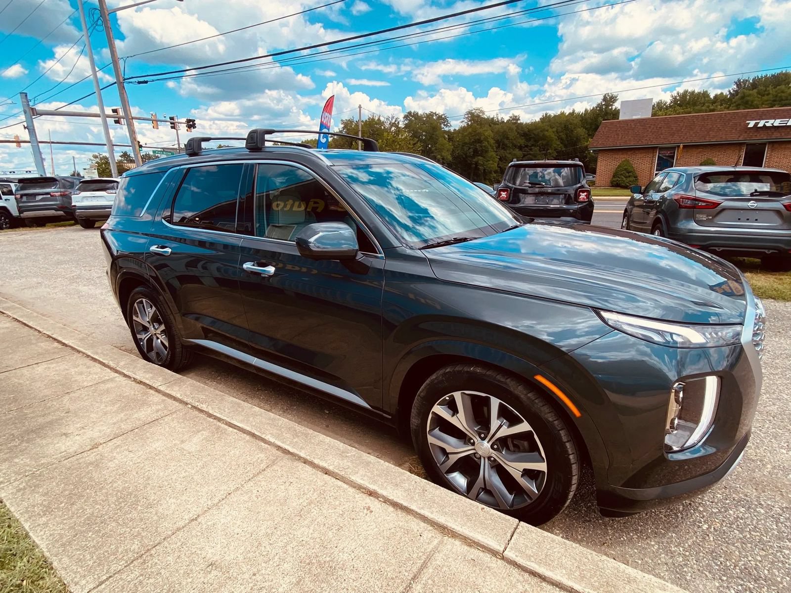 Used 2022 Hyundai Palisade Limited w/ Winter Package AWD/4WD image 3