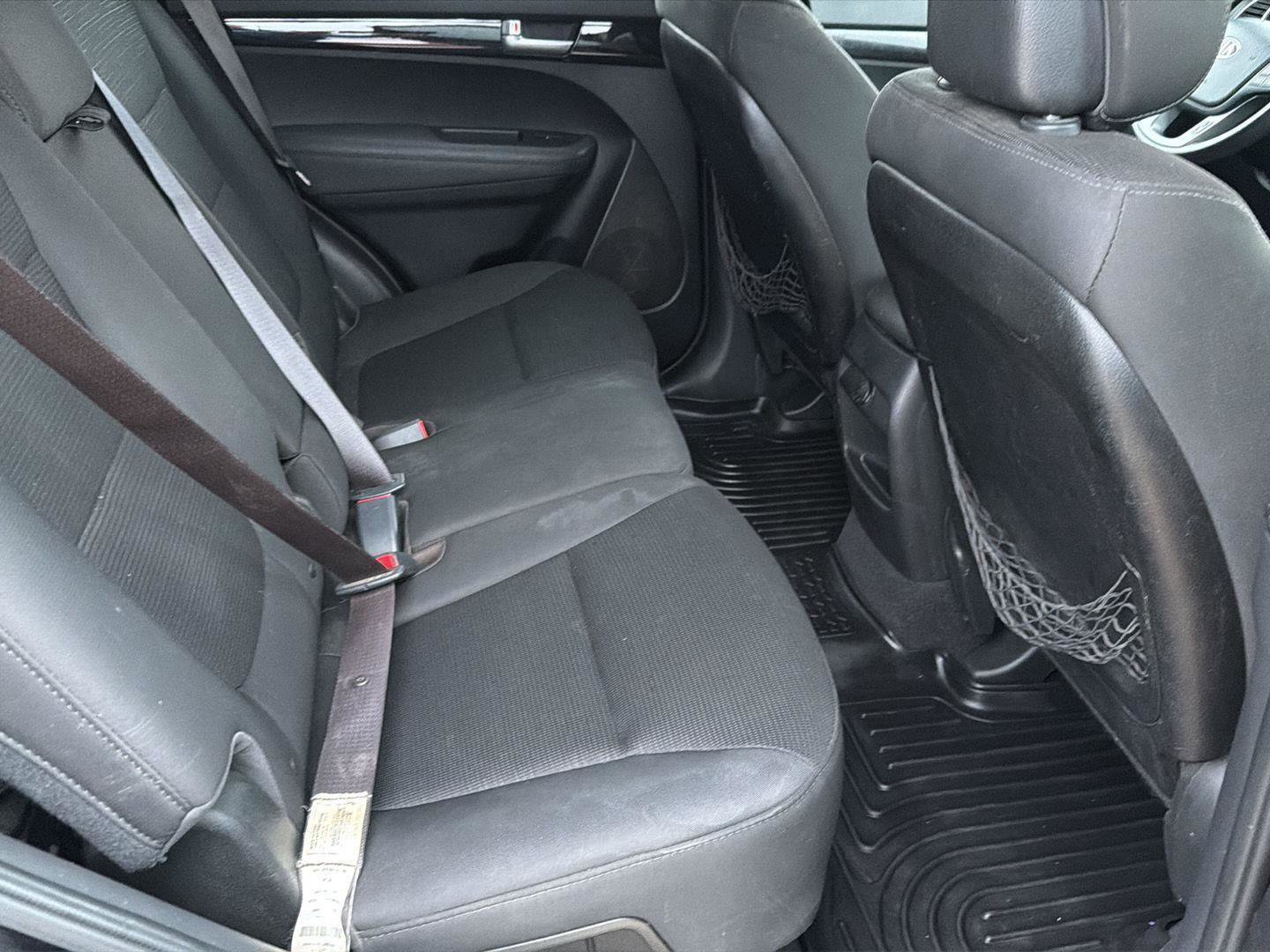 Used 2014 Kia Sorento LX image 17