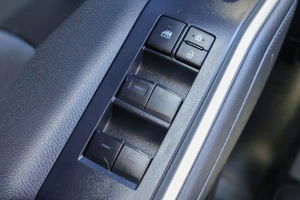 Used 2024 Toyota Highlander XSE FWD image 22