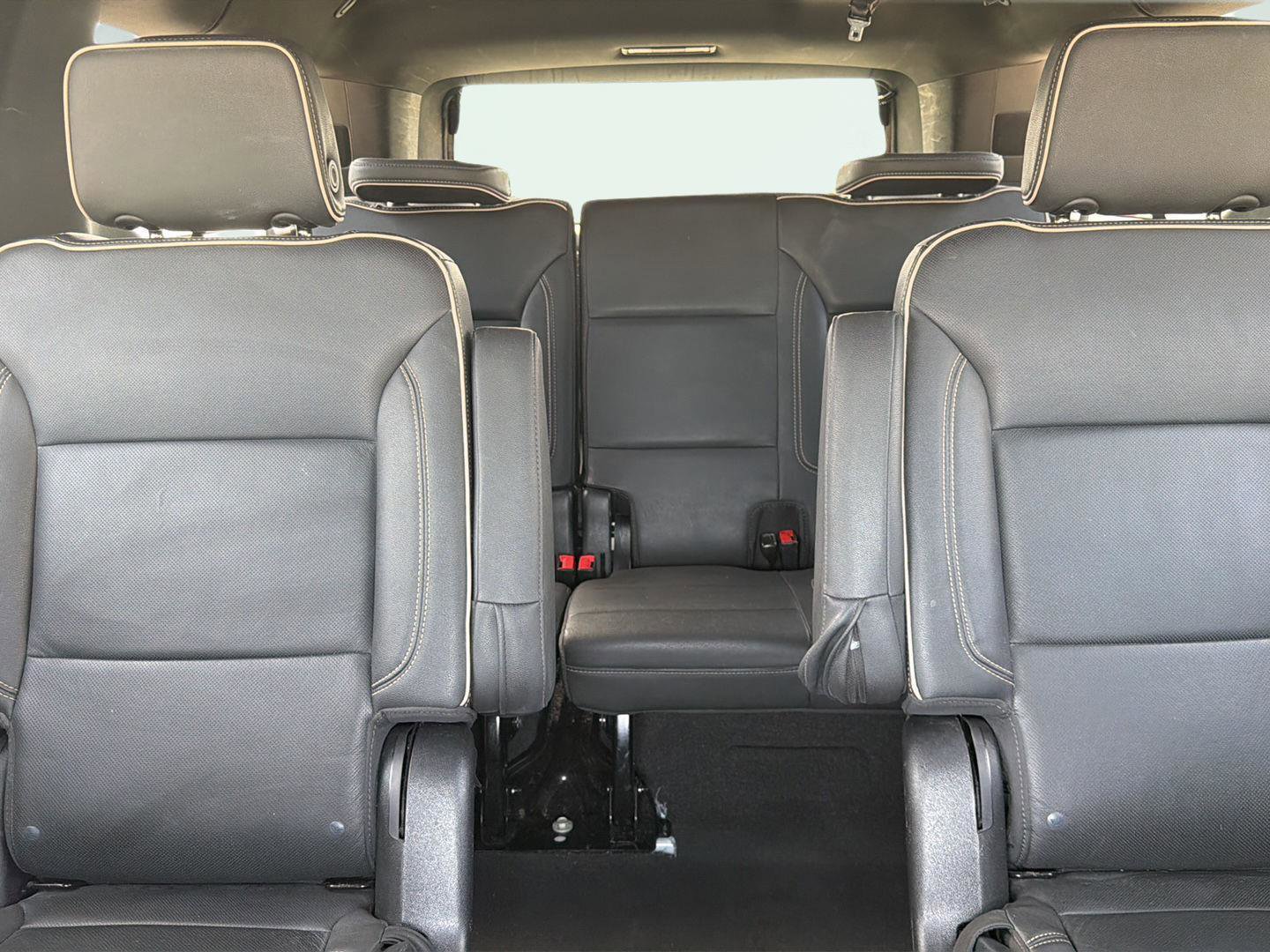 Used 2023 Chevrolet Suburban Premier image 39