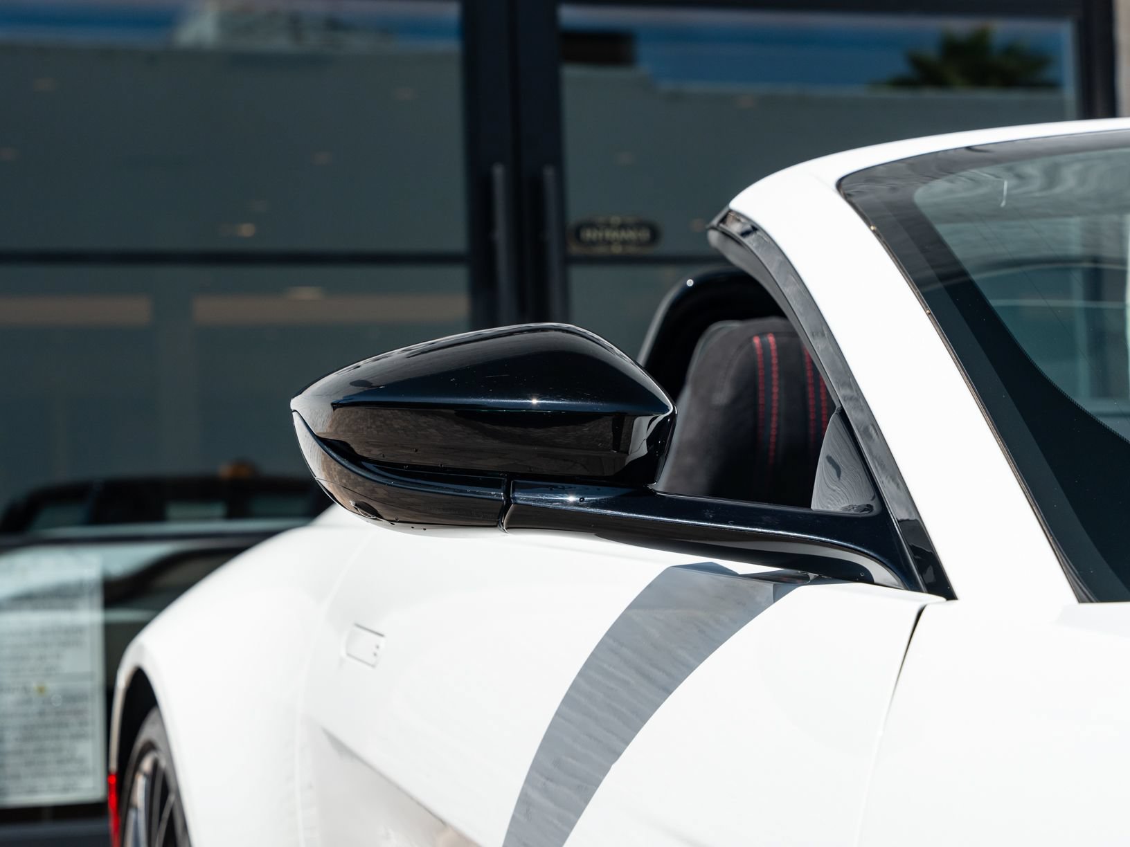 Used 2023 Aston Martin V8 Vantage Roadster RWD image 21