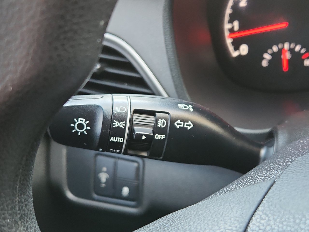 Used 2022 Hyundai Accent SEL FWD image 27