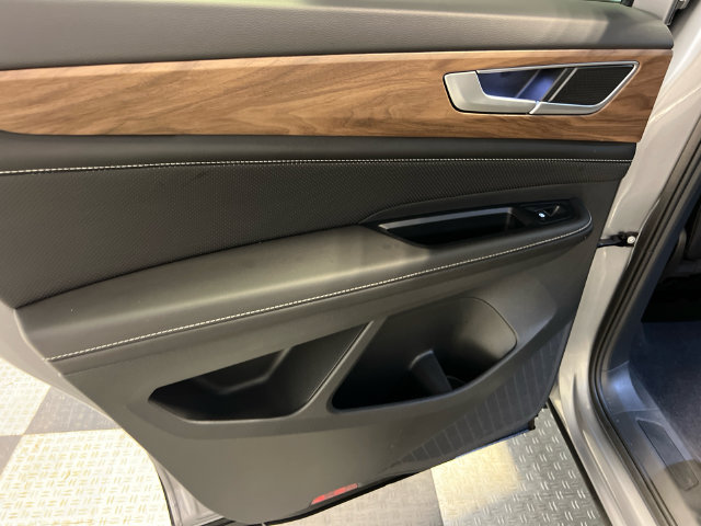 Certified 2025 Volkswagen Atlas SE FWD image 17