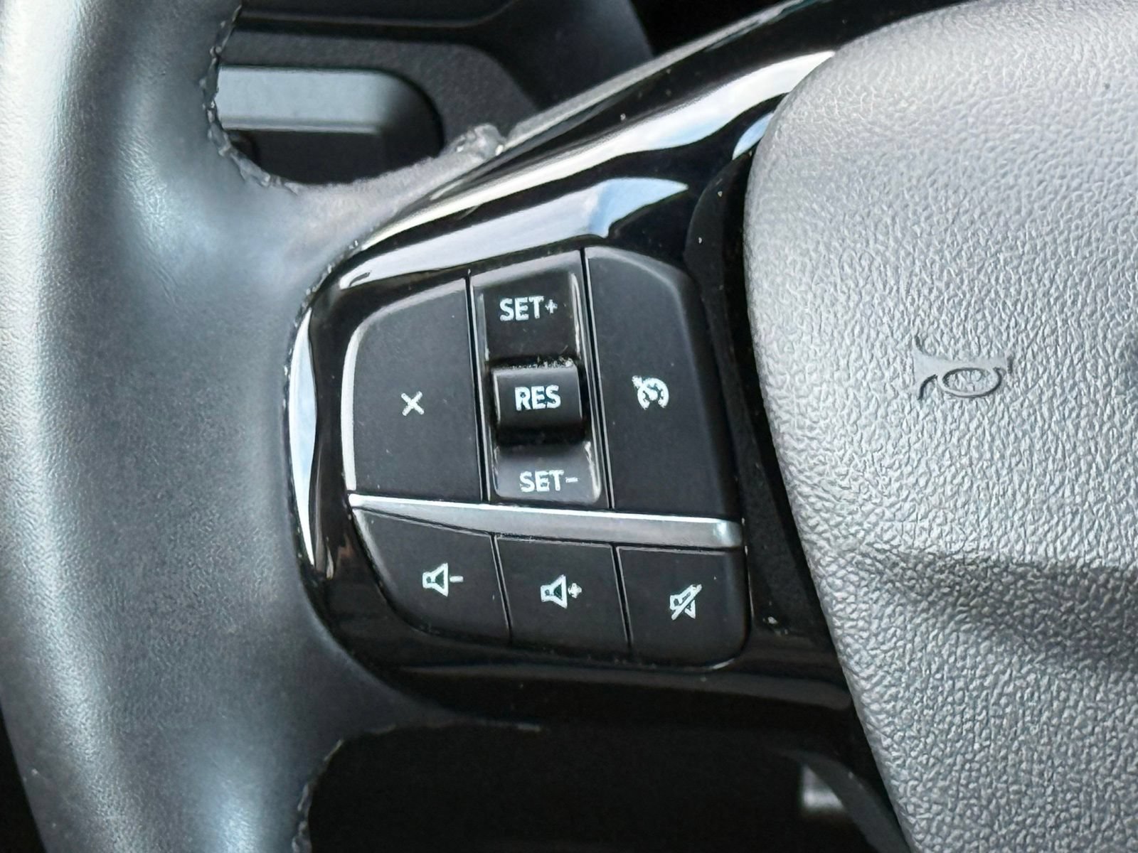 Used 2022 Ford Escape SE w/ Convenience Package FWD image 28