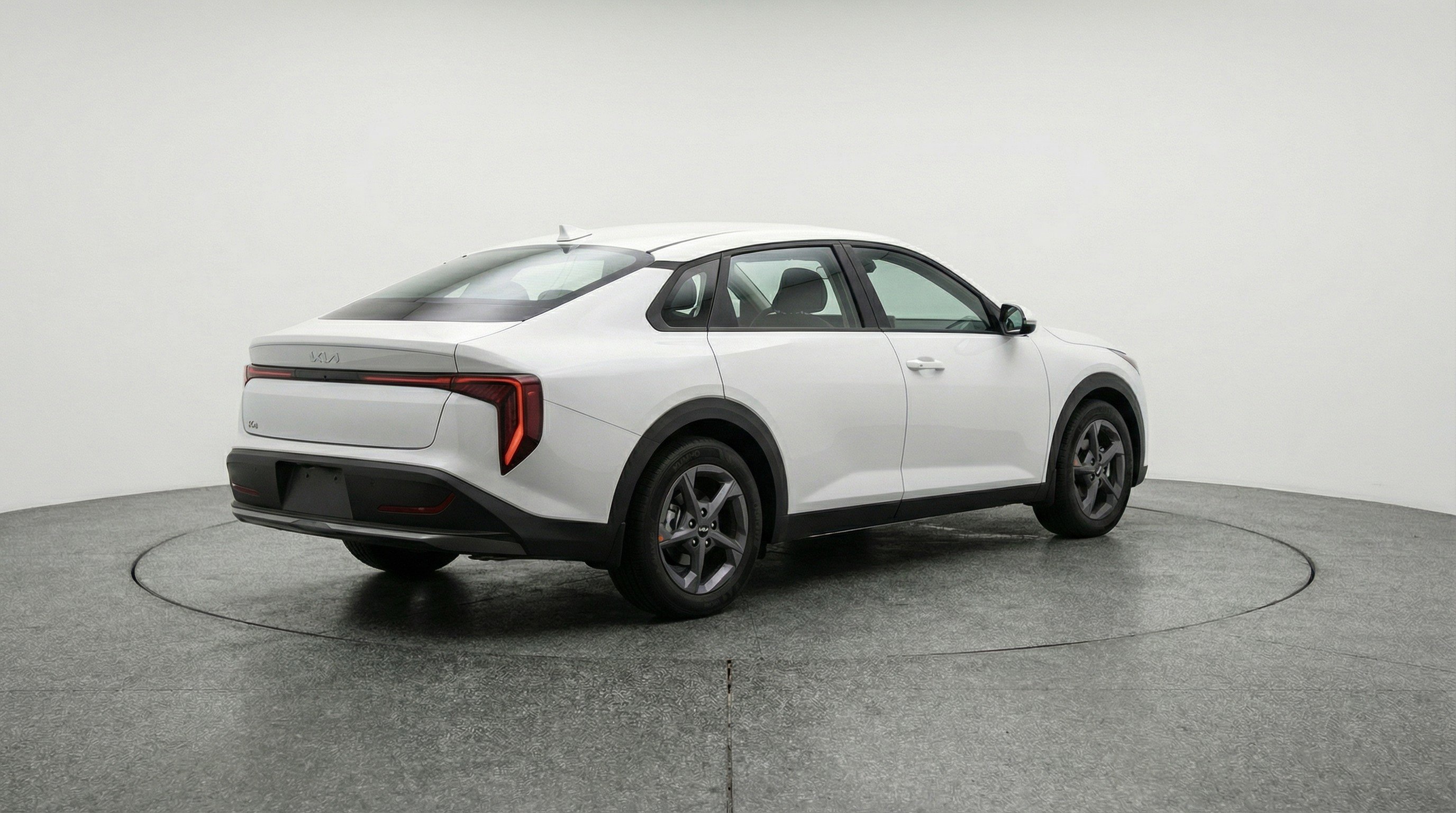 Used 2025 Kia K4 LXS image 9