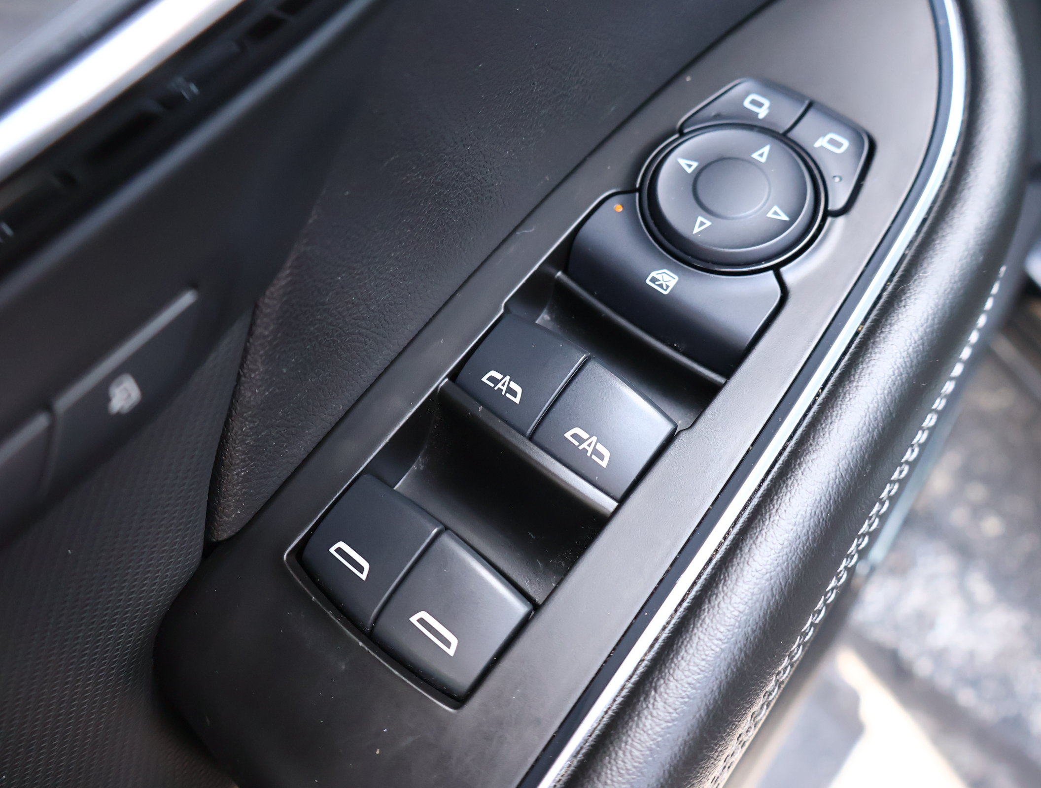 Used 2024 Buick Envision Preferred AWD/4WD image 8