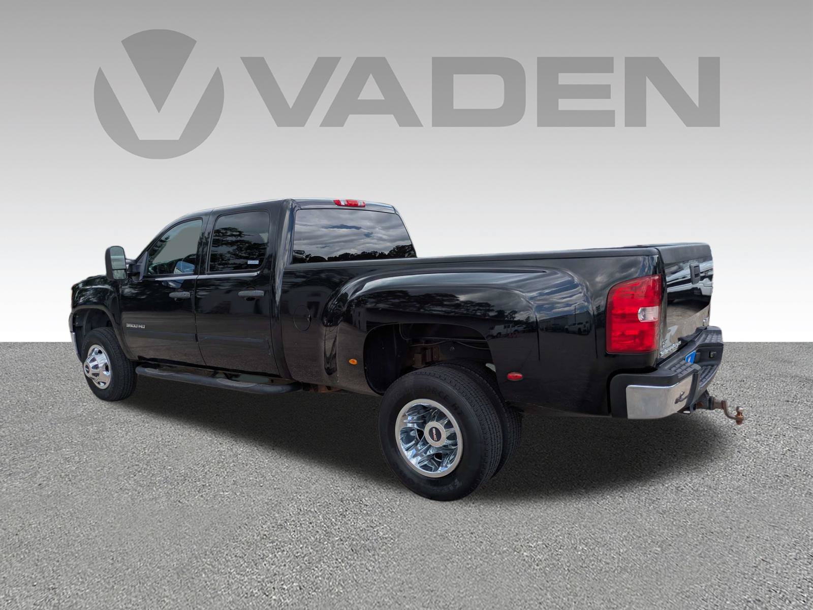 Used 2011 GMC Sierra 3500 SLE w/ SLE Preferred Package RWD image 21