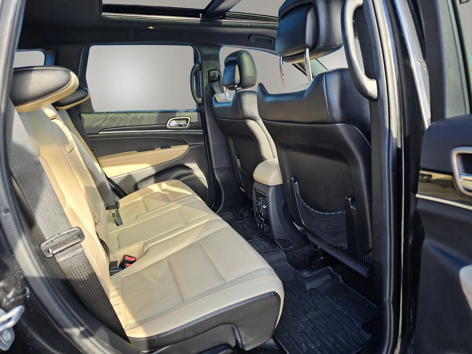 Used 2016 Jeep Grand Cherokee Limited 75th Anniversary RWD image 9