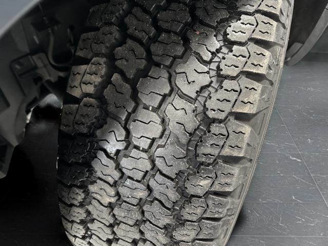 Used 2023 Land Rover Defender 130 First Edition image 39