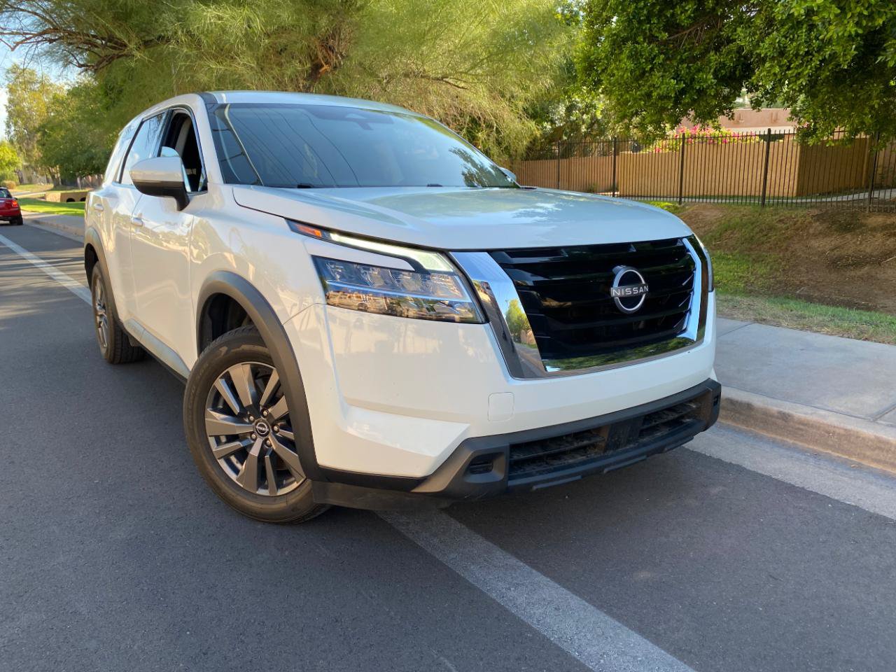 Used 2022 Nissan Pathfinder S FWD image 2