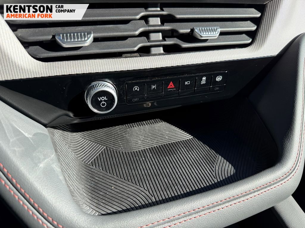 Used 2025 Ford Explorer Active image 25