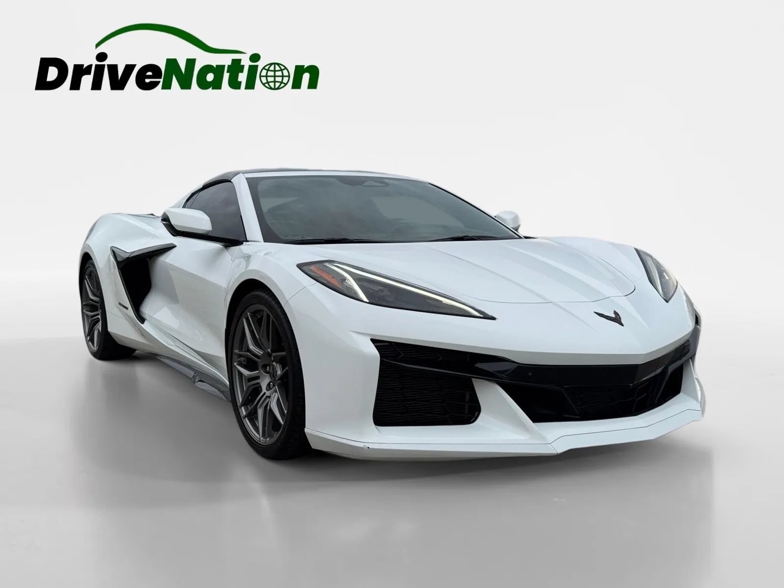 Used 2024 Chevrolet Corvette Z06 RWD image 3