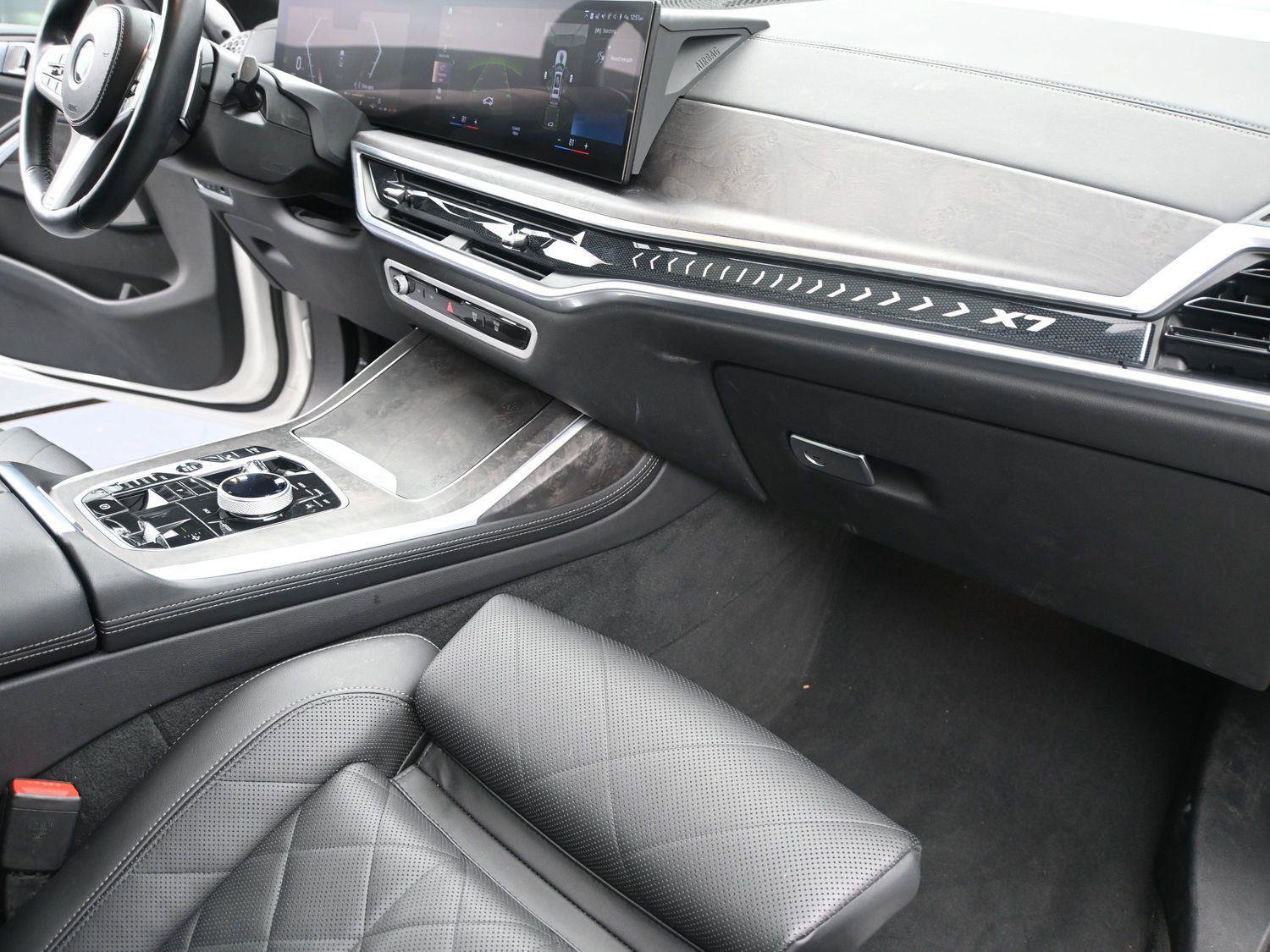 Used 2023 BMW X7 xDrive40i w/ Executive Package image 18