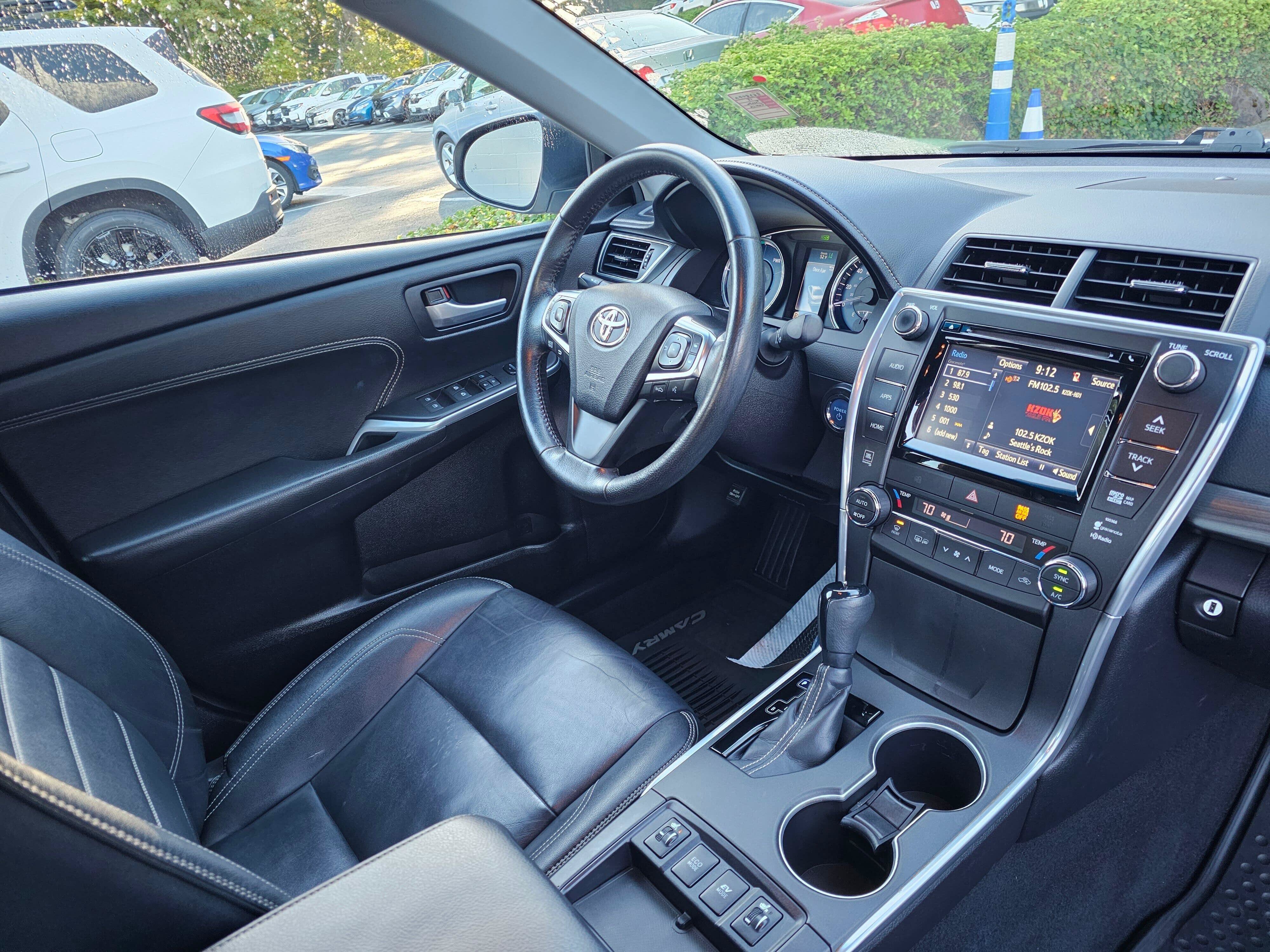 Used 2015 Toyota Camry XLE w/ Moonroof Package FWD image 10