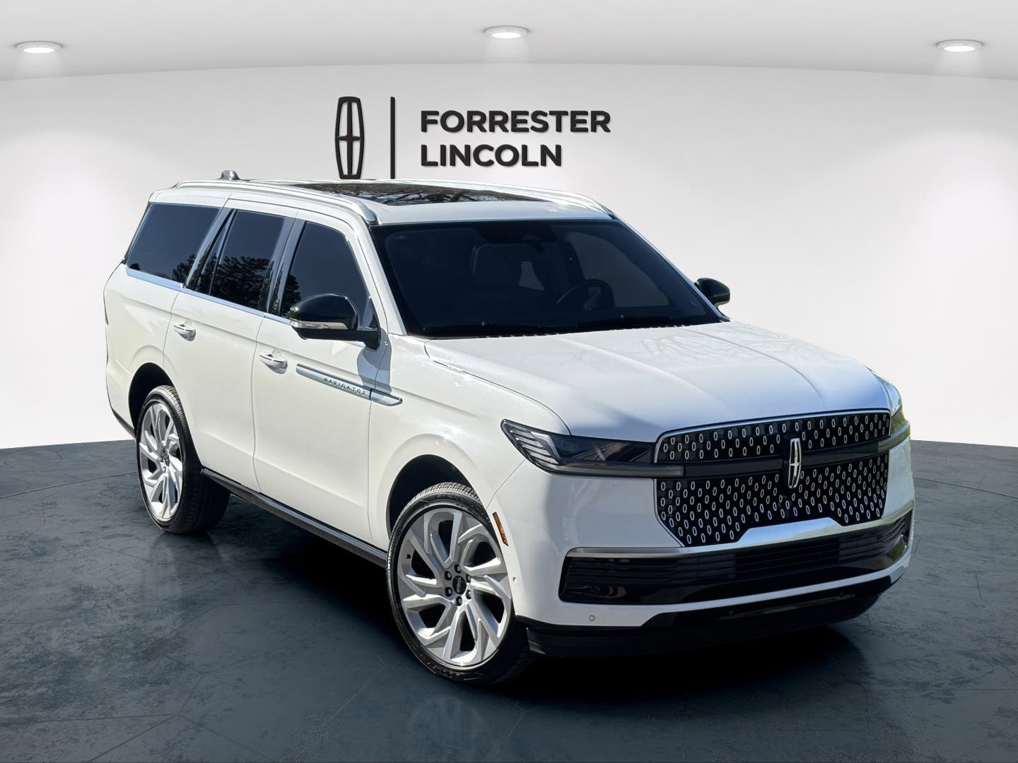 Used 2025 Lincoln Navigator Reserve AWD/4WD image 1