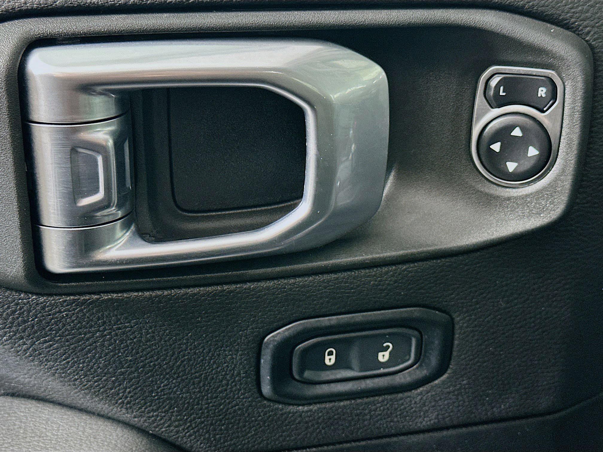 Used 2023 Jeep Wrangler Unlimited Sahara image 15