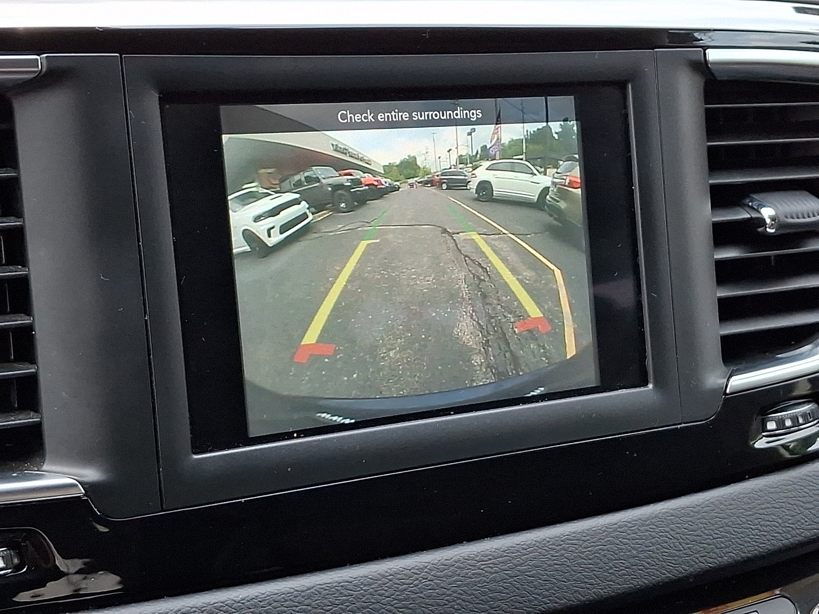 Certified 2020 Chrysler Pacifica Touring FWD image 19