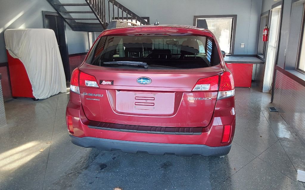 Used 2013 Subaru Outback 2.5i Limited w/ Moonroof Pkg image 10