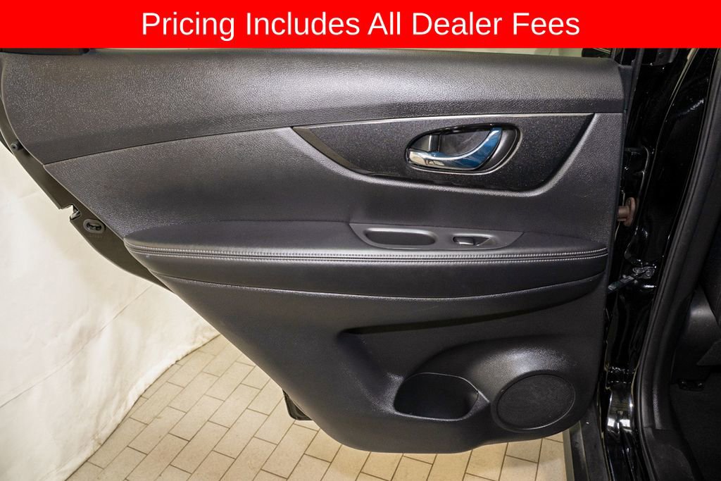 Used 2017 Nissan Rogue SV AWD/4WD image 8
