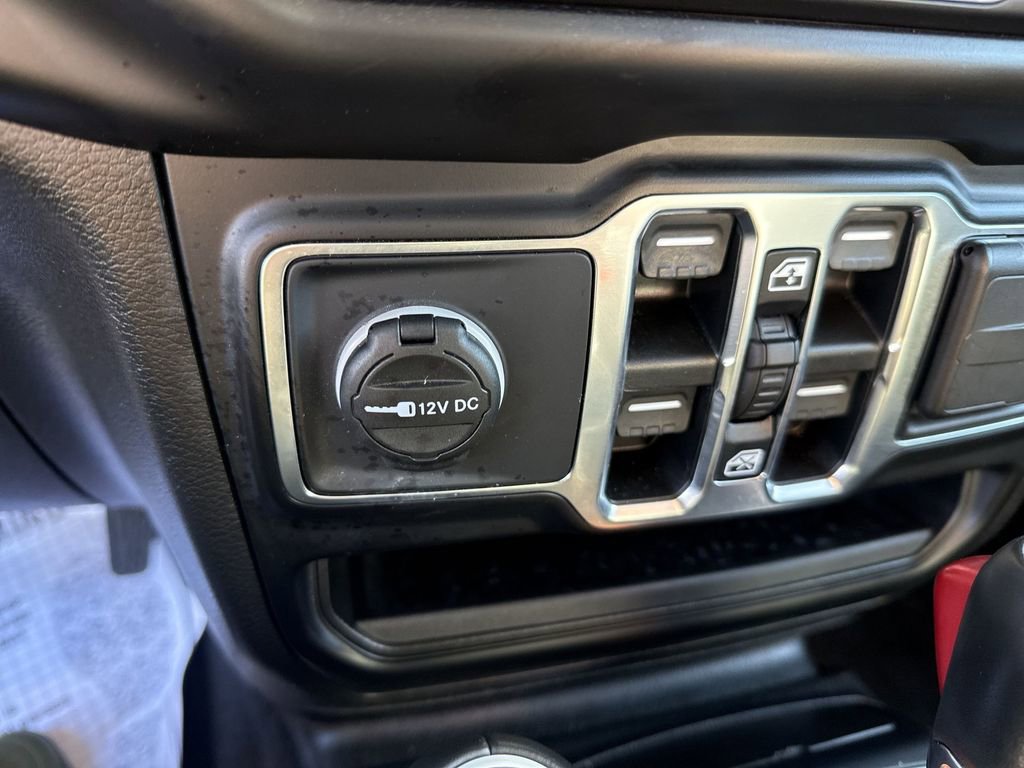 Used 2021 Jeep Wrangler Unlimited Sahara image 31