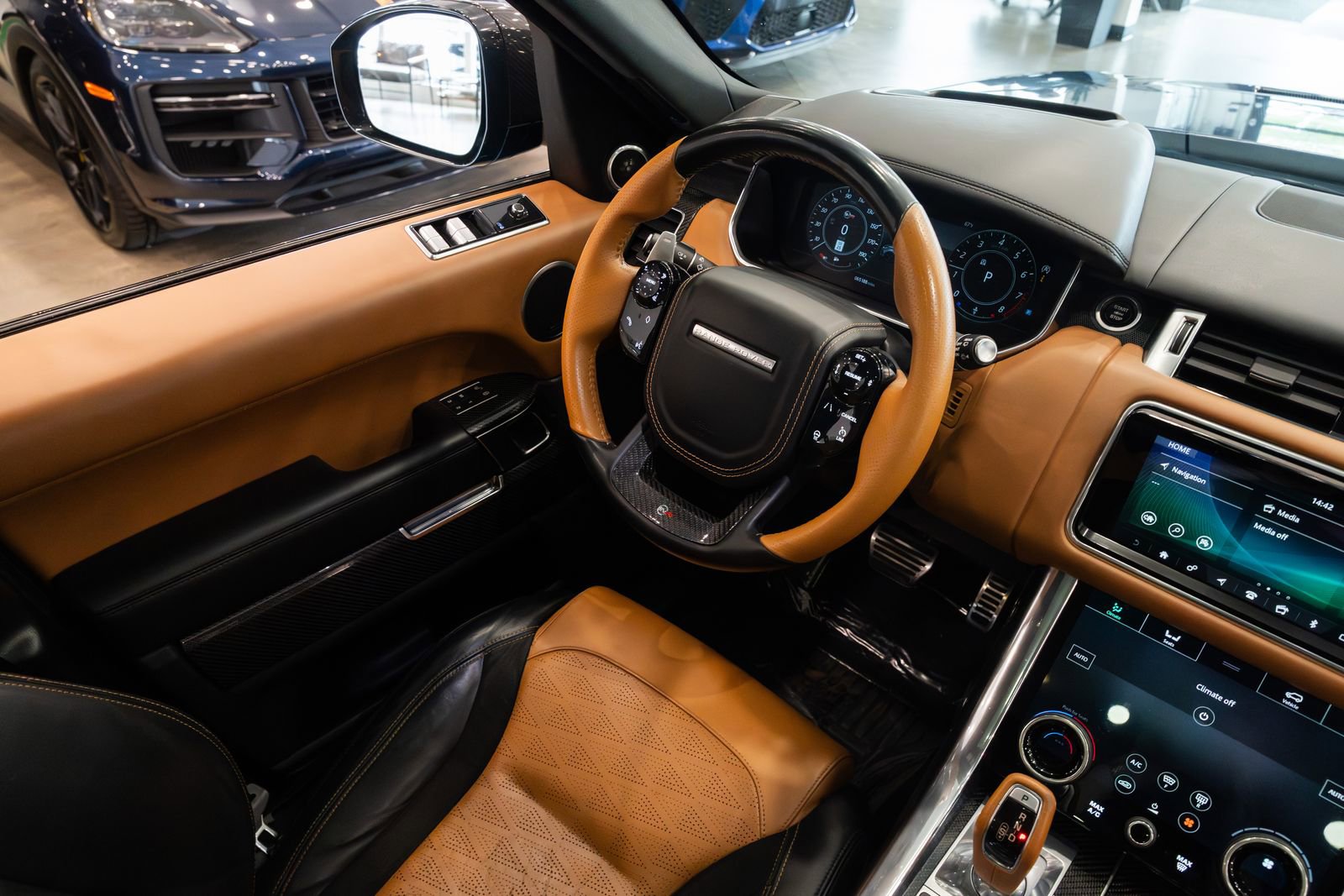 Used 2018 Land Rover Range Rover Sport SVR AWD/4WD image 10