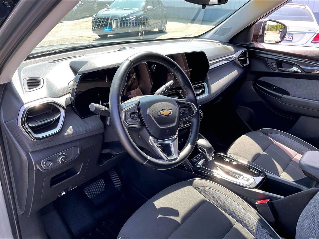 Used 2024 Chevrolet TrailBlazer LT w/ LT Cold Weather Package AWD/4WD image 8