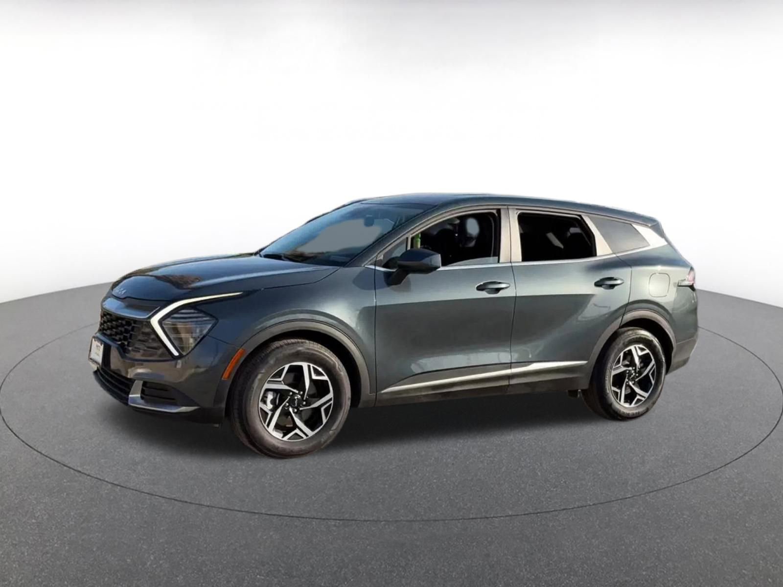 Used 2025 Kia Sportage LX image 8