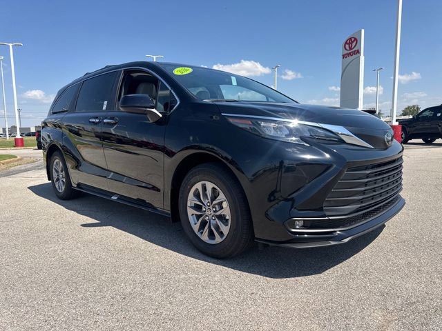 New 2026 Toyota Sienna XLE image 9