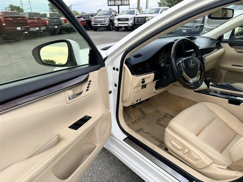 Used 2013 Lexus ES 350 w/ Luxury Pkg FWD image 23