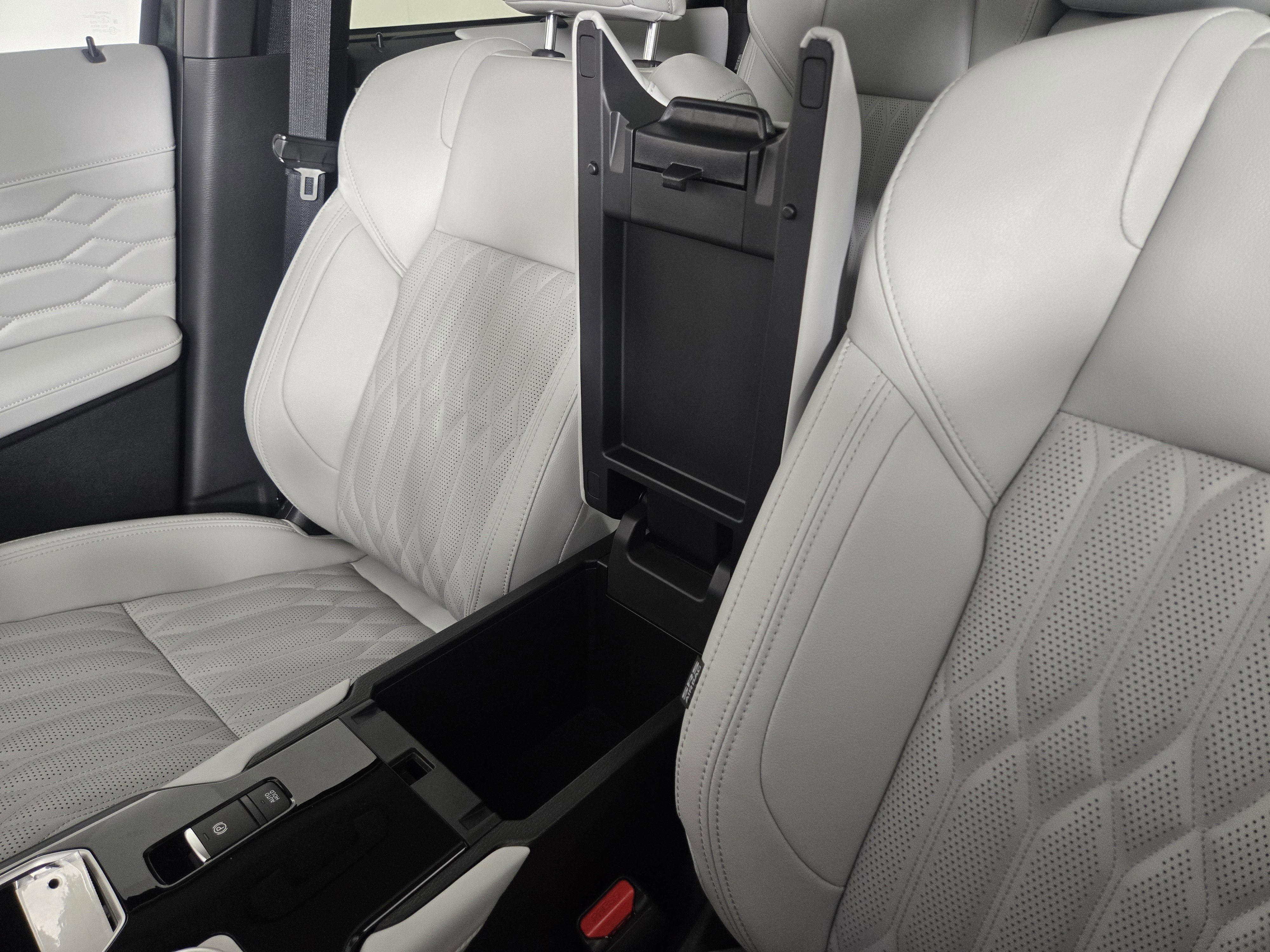 New 2025 Mitsubishi Outlander AWD image 29