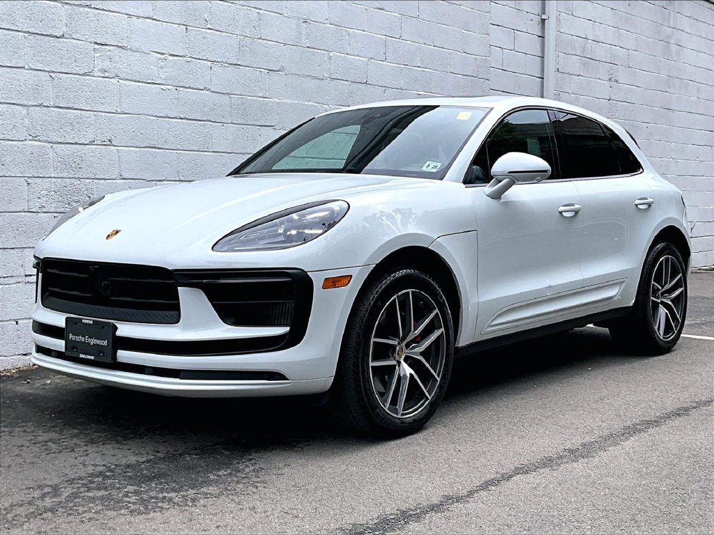 Certified 2023 Porsche Macan S AWD/4WD image 1